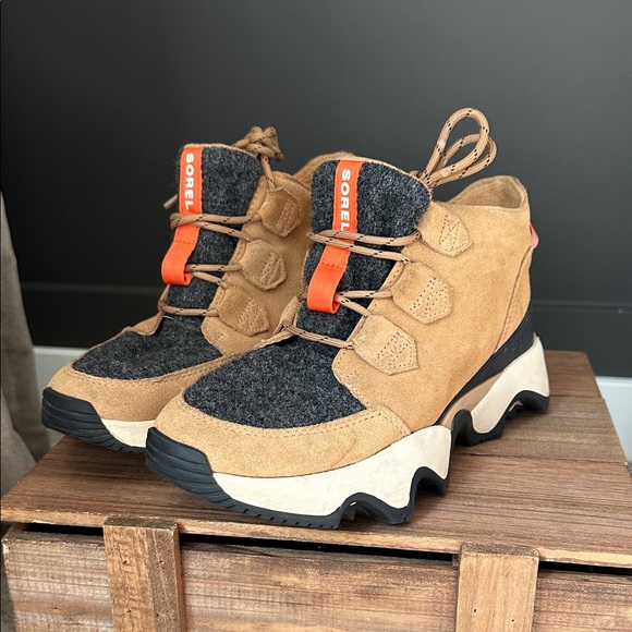 SOREL Women’s Kinetic Impact 100g Waterproof Tan and Black Boots size 8 EUC - Picture 1 of 10